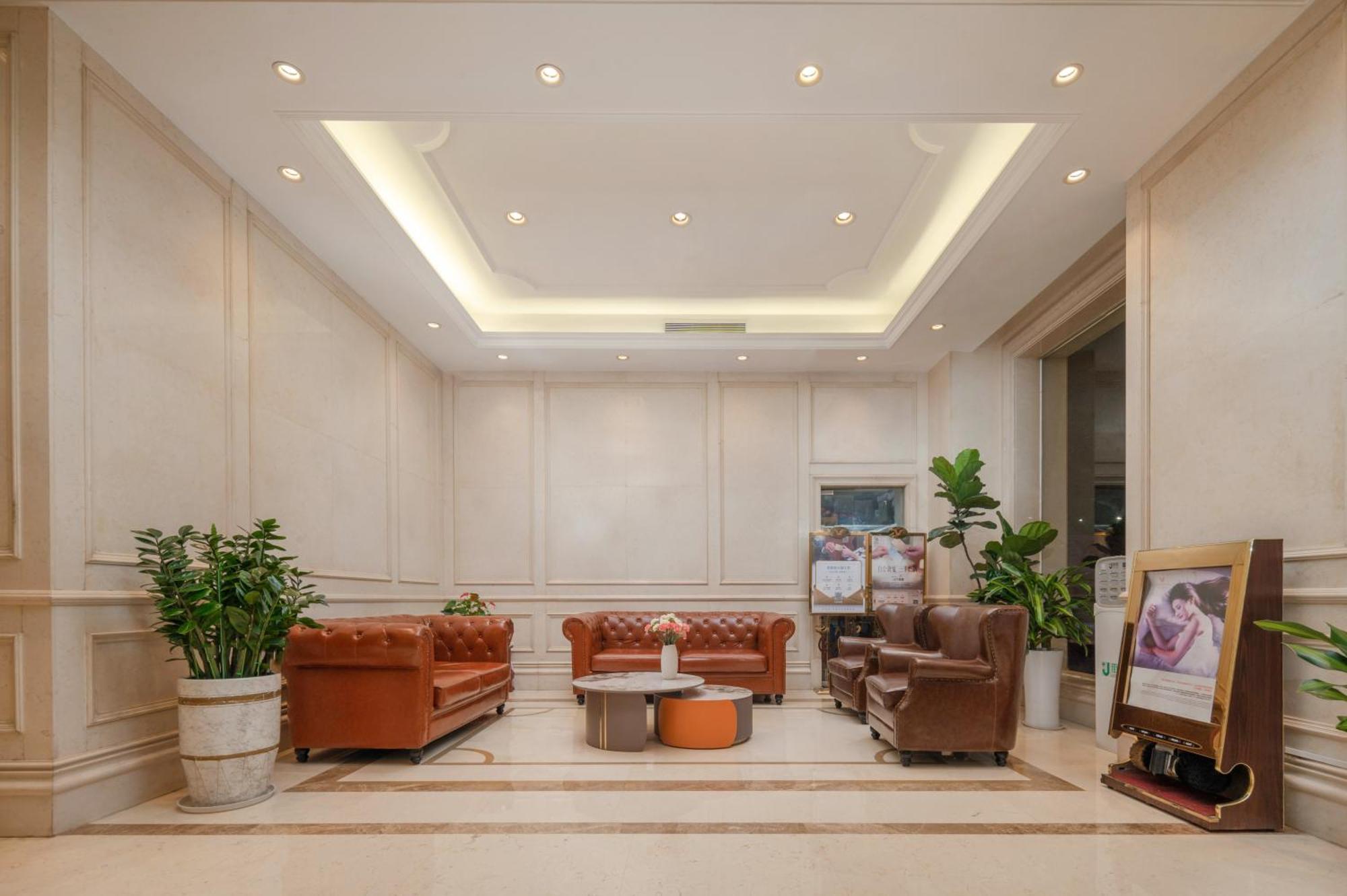 Vienna Hotel Shenzhen Fuyong Subway Station Esterno foto